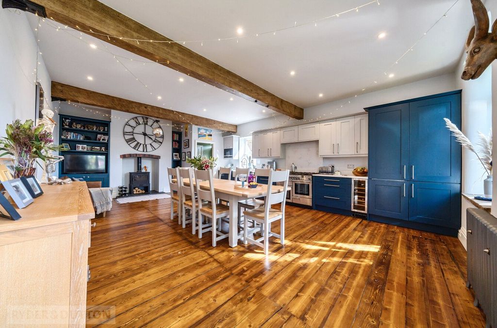 Property photo 2 of 22 Kitchen/Dining Room