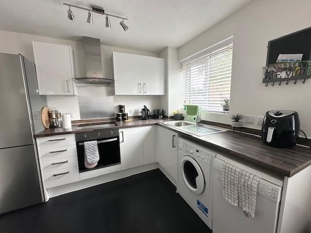 Property photo 1 of 4 Kitchen