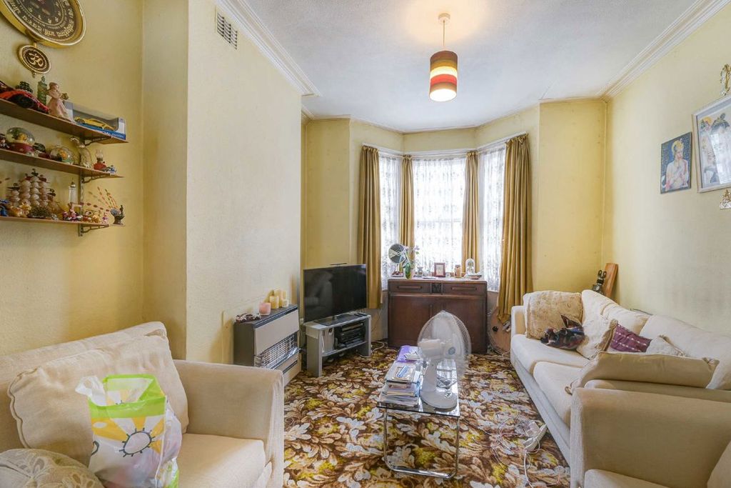 Property photo 2 of 5