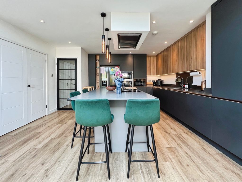 Property photo 3 of 22 Kitchen