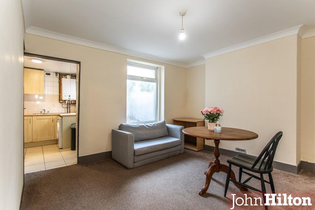 Property photo 2 of 16 Caledonian Road-14.Jpg