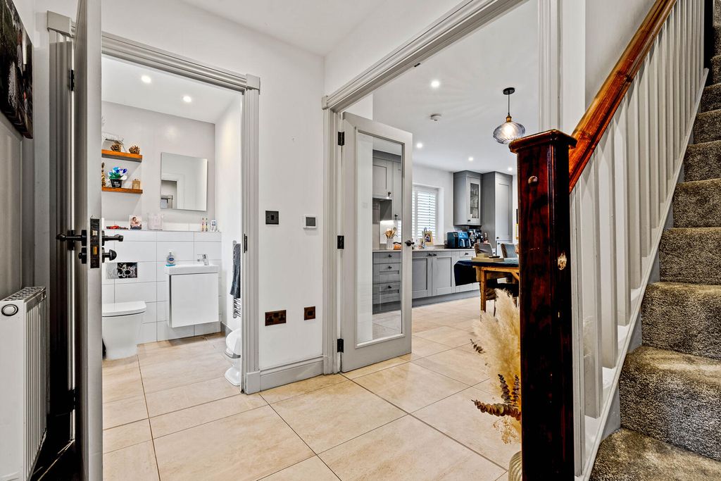 Property photo 3 of 33 Hallway