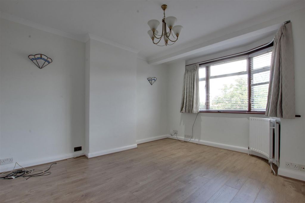 Property photo 2 of 17 Img_0151-Img_0153.Jpg