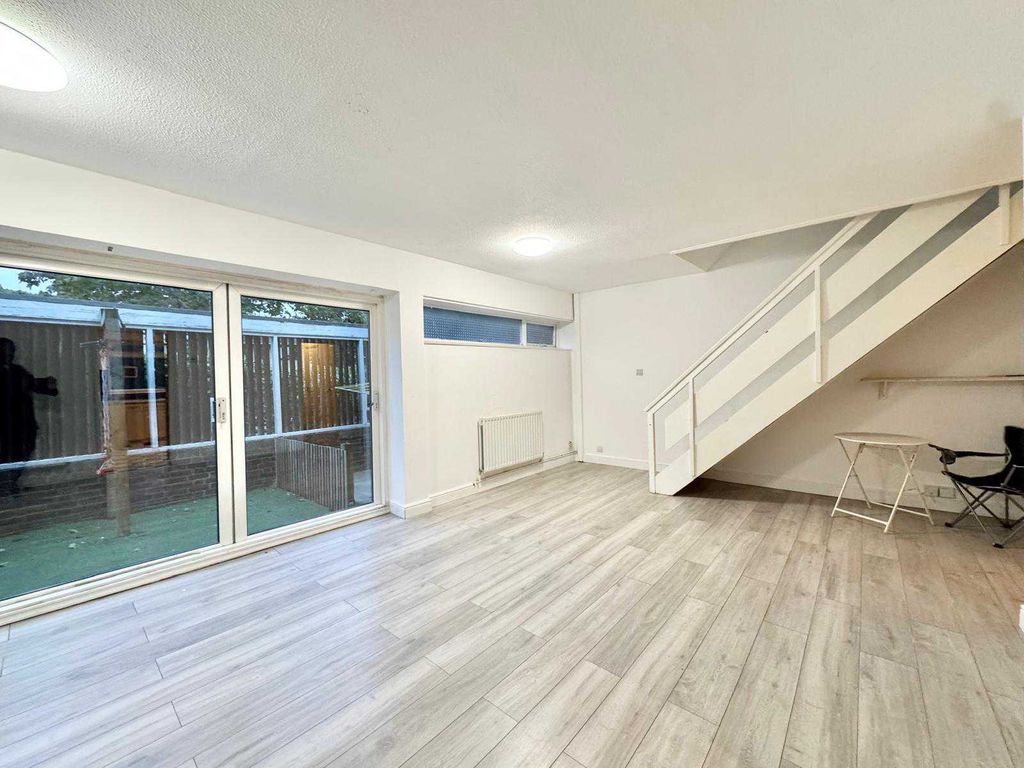 Property photo 2 of 9 Gallery