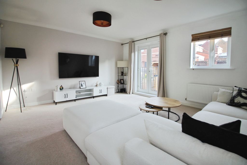 Property photo 2 of 28 Living Room