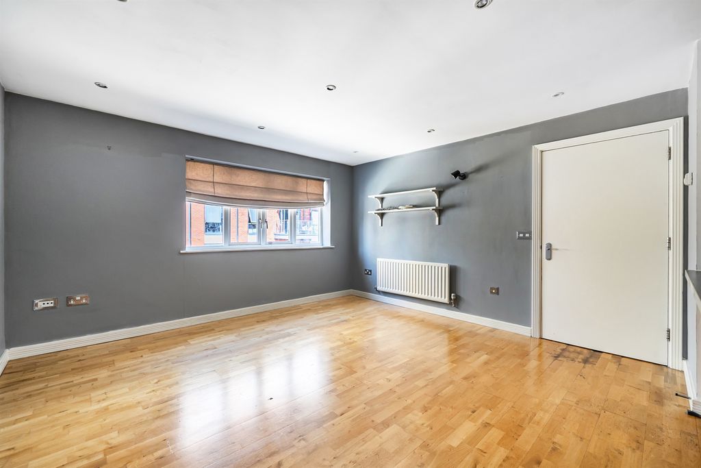 Property photo 3 of 12