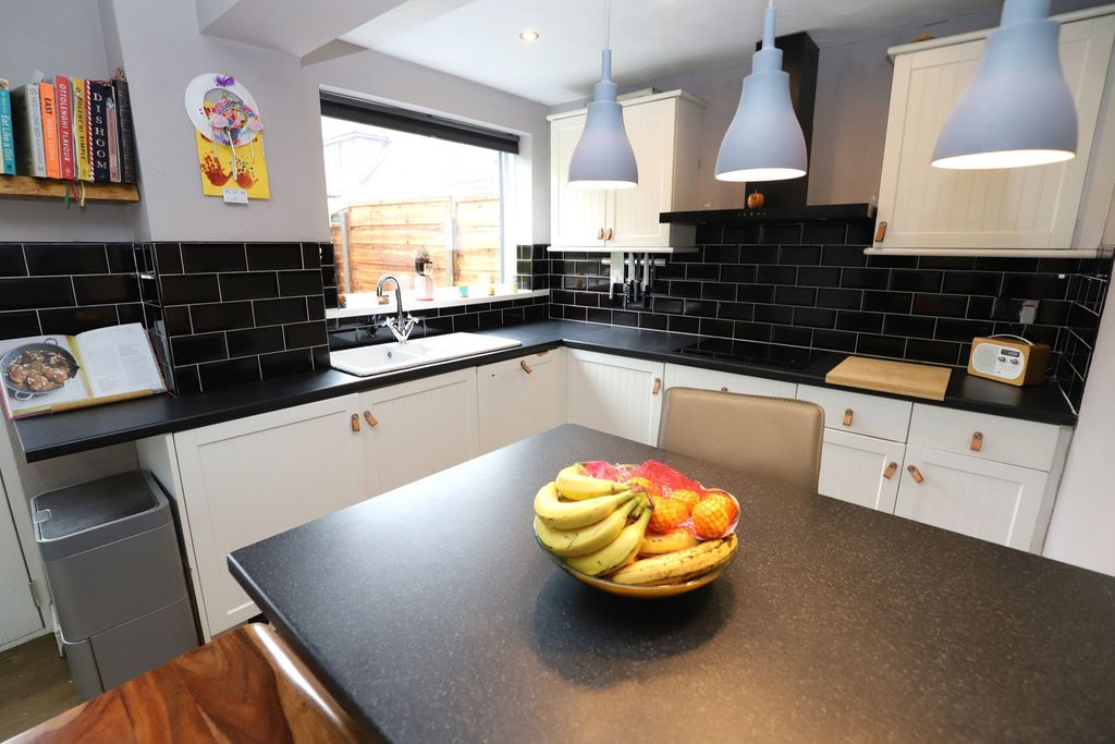 Property photo 3 of 38