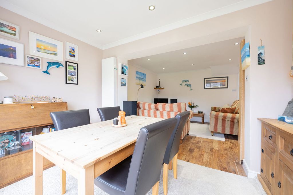 Property photo 3 of 27