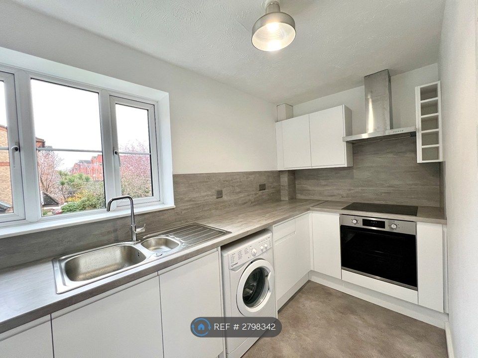 Property photo 2 of 15 Kitchen