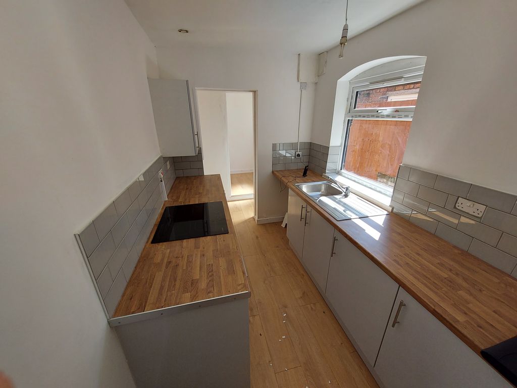 Property photo 2 of 7 Kitchen