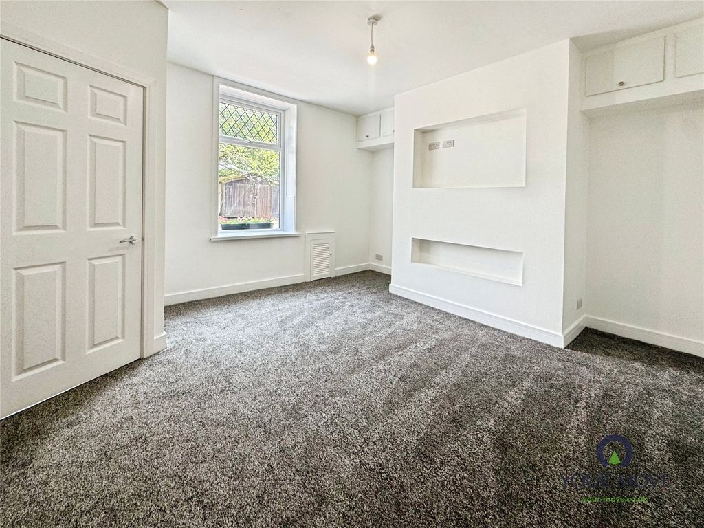 Property photo 2 of 16 Picture No. 13