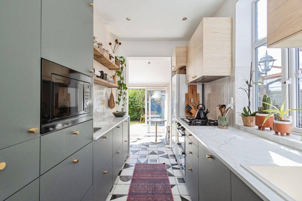 Property photo 3 of 33 Pbox-Img.Jpg