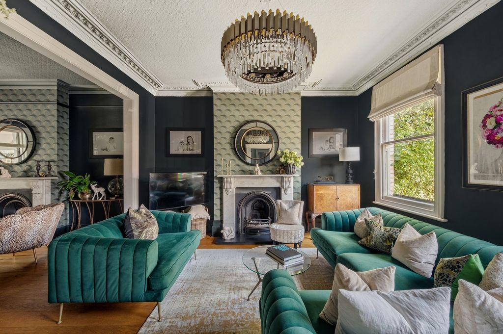 Property photo 3 of 34