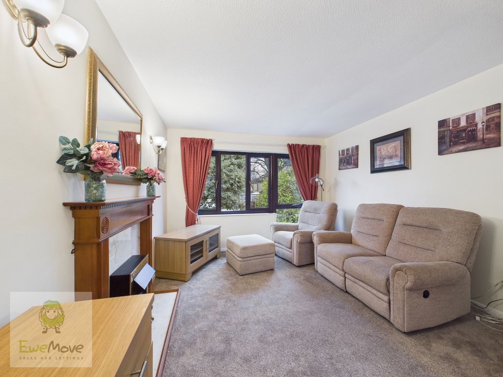 Property photo 3 of 8 Living Dining Room