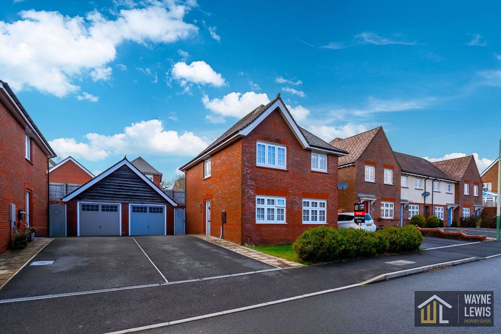 Property photo 1 of 44