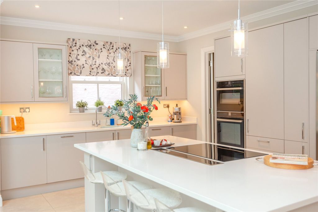 Property photo 3 of 15 Kitchen