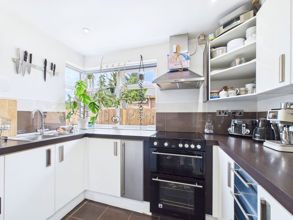 Property photo 3 of 14 Flat A - Kitchen 1