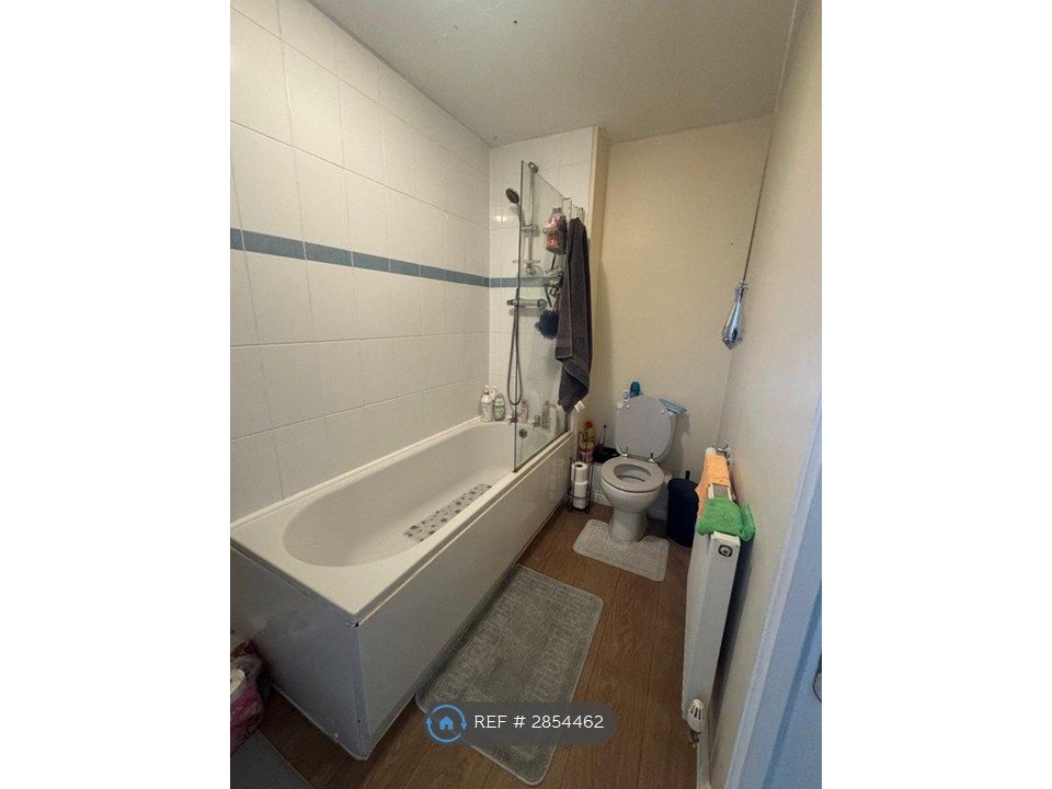 Property photo 3 of 4 Shared T&B