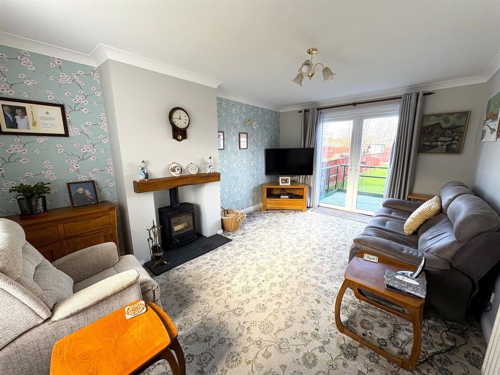 Property photo 2 of 14 Lounge