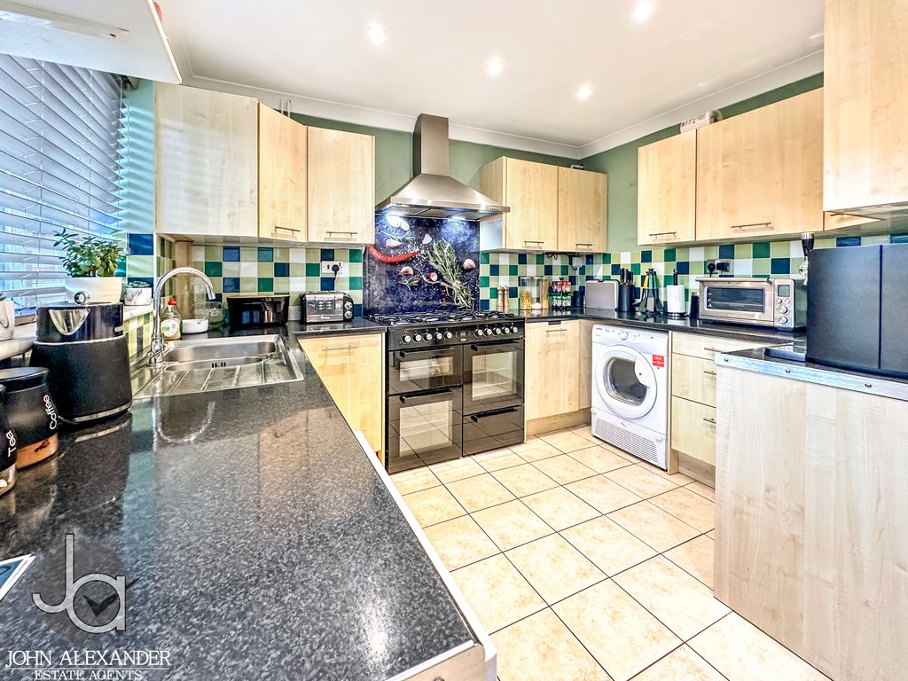 Property photo 3 of 26 20251210_143527513_0.5