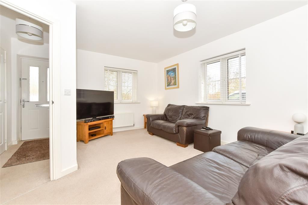 Property photo 3 of 13 Lounge