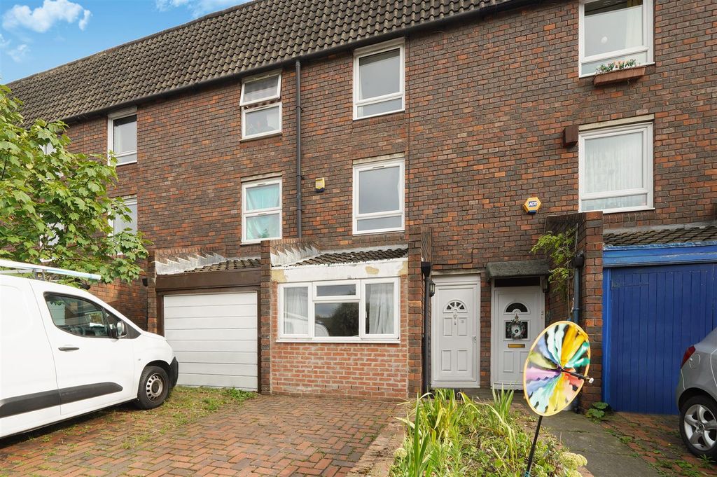 Property photo 1 of 17 36 Slaithwaite Road - Zs8W23Peblau4Lgg4Uhl.Jpg