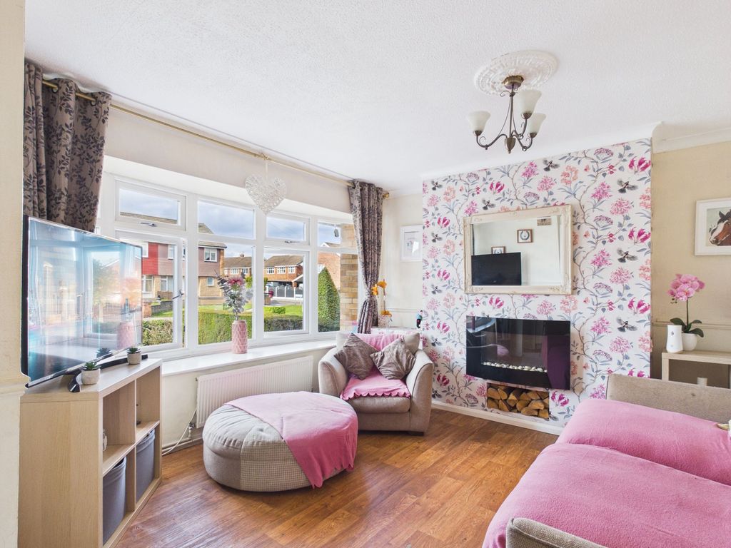 Property photo 3 of 20 Living Room