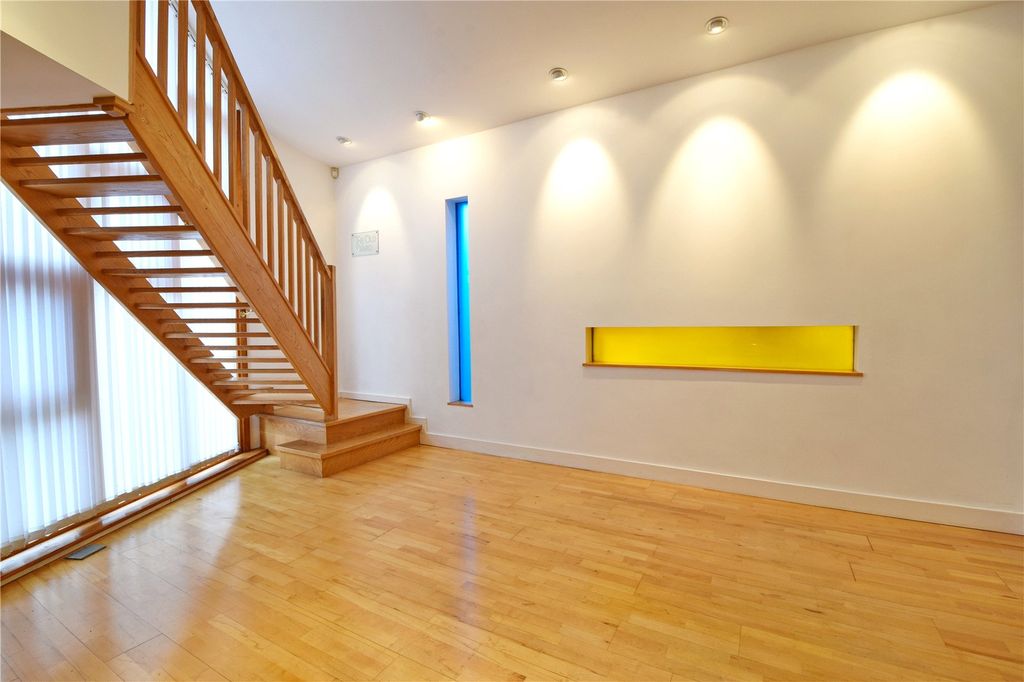 Property photo 3 of 12 Picture No. 18