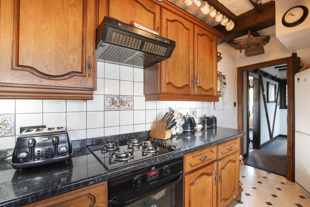 Additional image 8 of 3 bed semi-detached house for saleCoulsdon Road, Coulsdon CR5