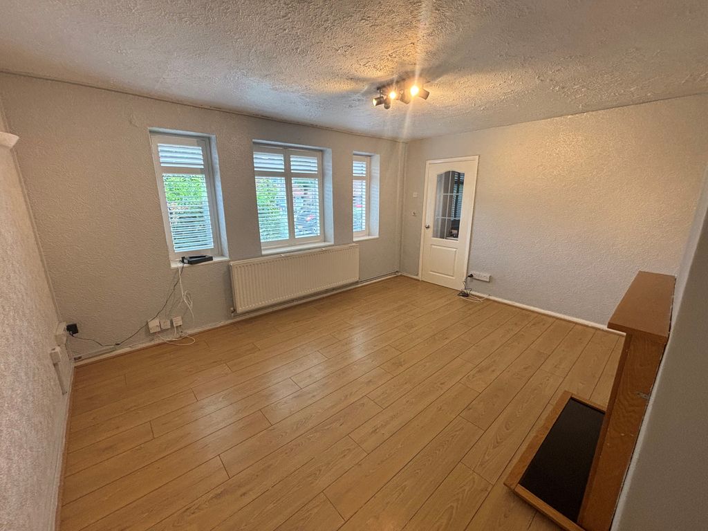 Property photo 3 of 13 Lounge