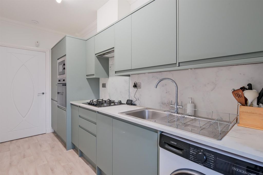 Property photo 3 of 23 002-9 Walkers Court Newmains.Jpg