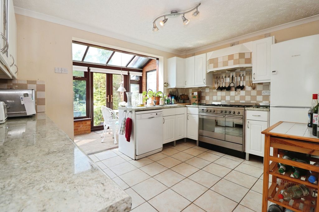 Property photo 3 of 20 Kitchen