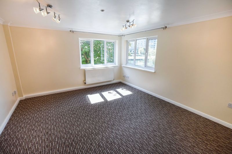 Property photo 3 of 14 Lounge/Diner