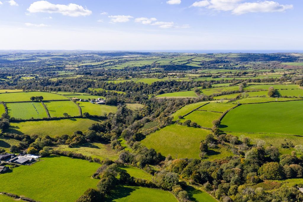 Property photo 2 of 32