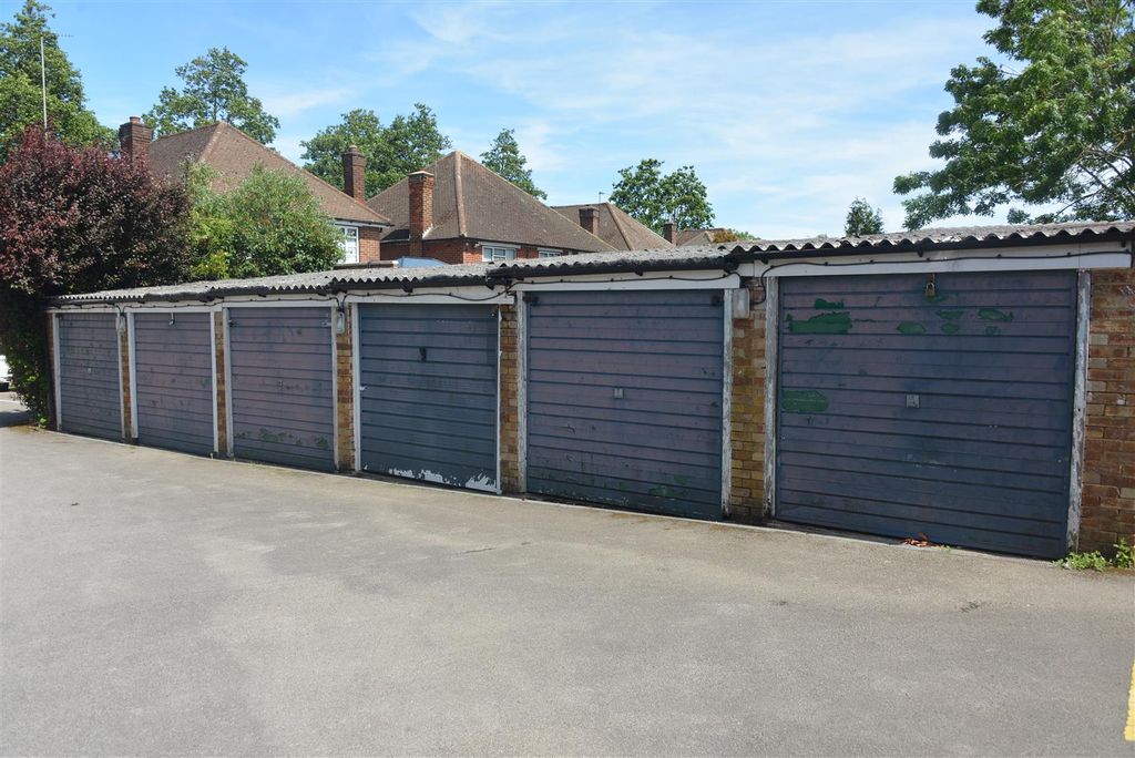 Property photo 2 of 12 Garage_Wide_Right.Jpeg