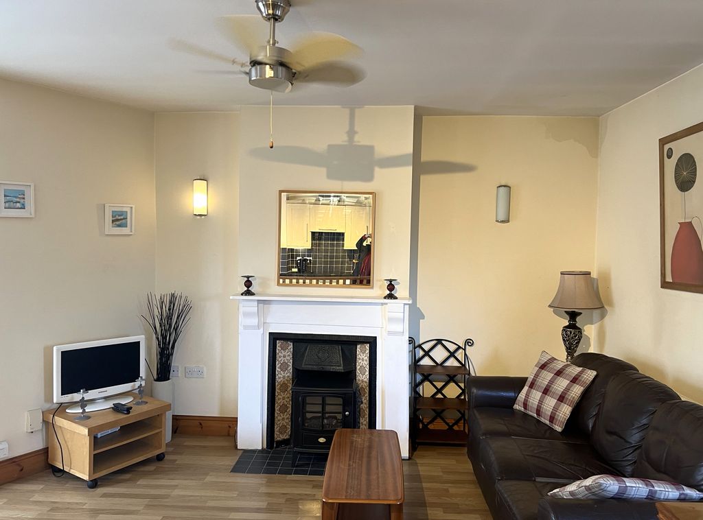 Property photo 1 of 2 Lounge 
