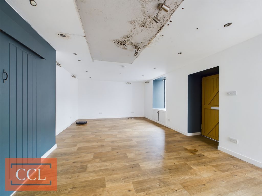 Property photo 3 of 10 43861102.Jpg?v=