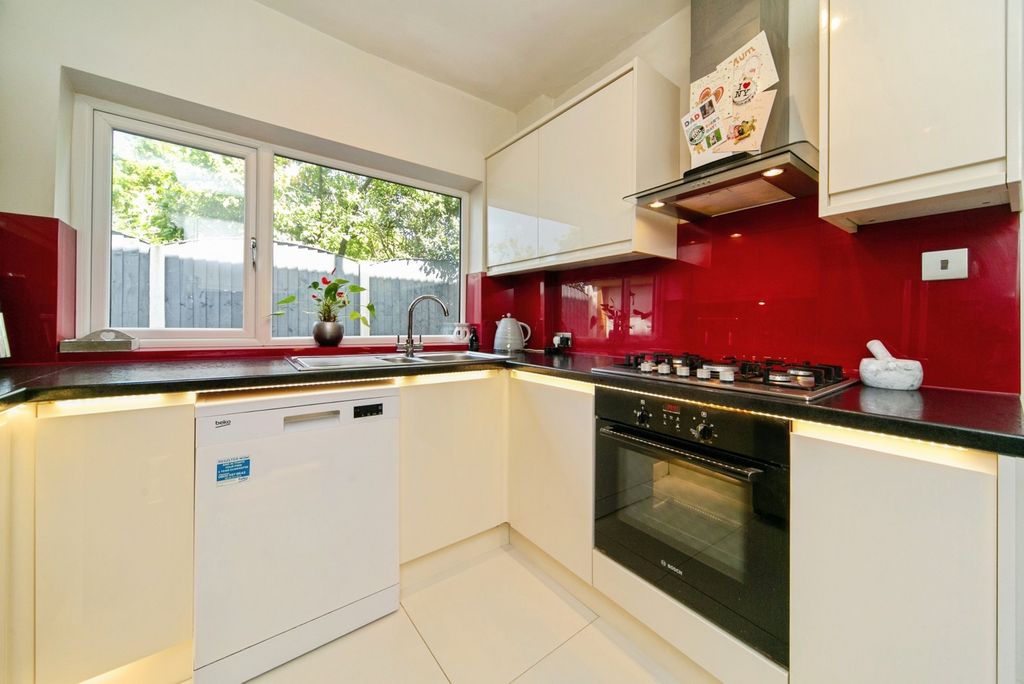 Property photo 3 of 17 Kitchen