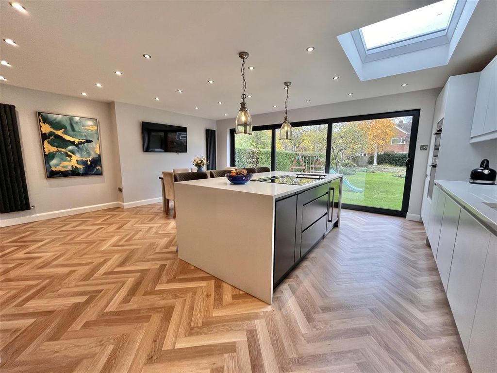 Property photo 2 of 28