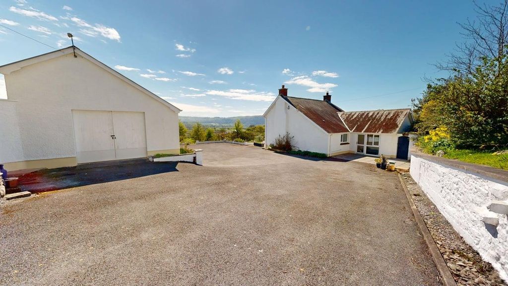 Property photo 3 of 42