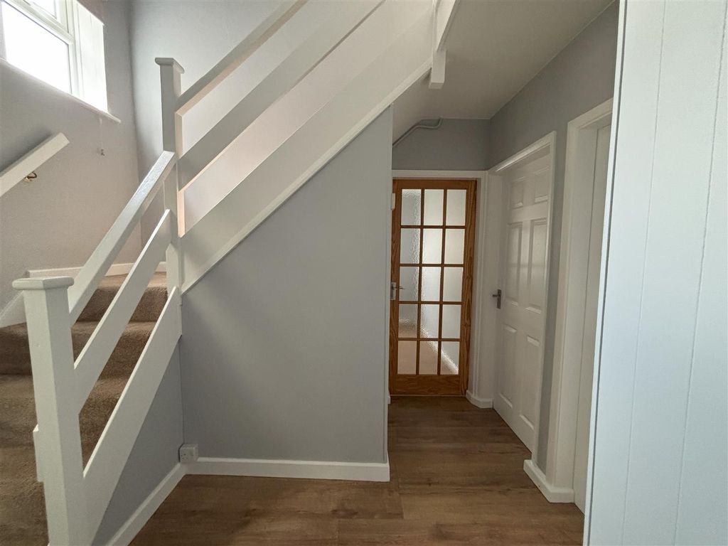 Property photo 3 of 19 Hallway.Jpg