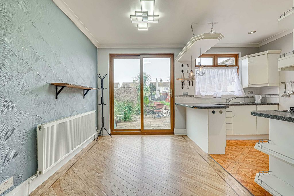 Property photo 3 of 34