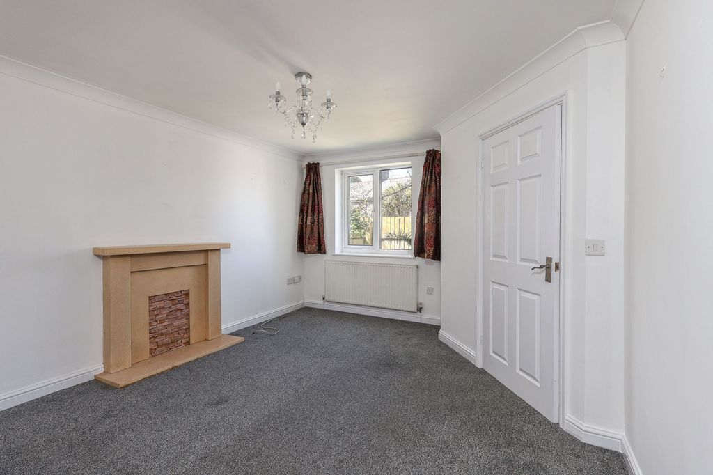 Property photo 2 of 11