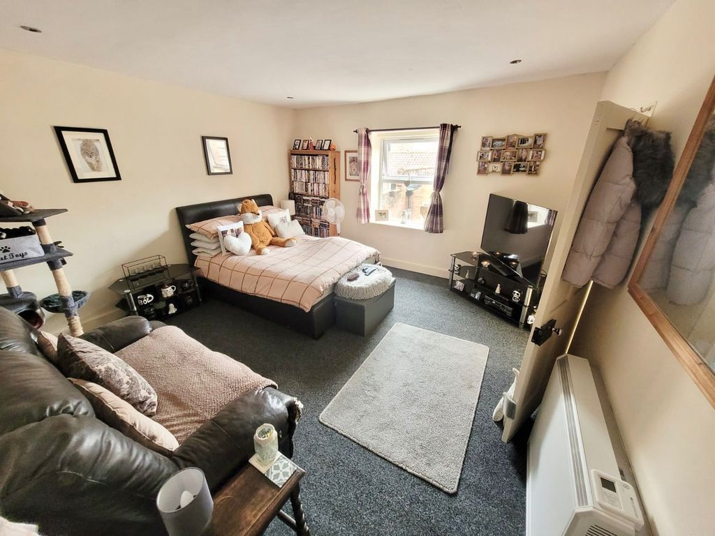 Property photo 1 of 5 Bedroom