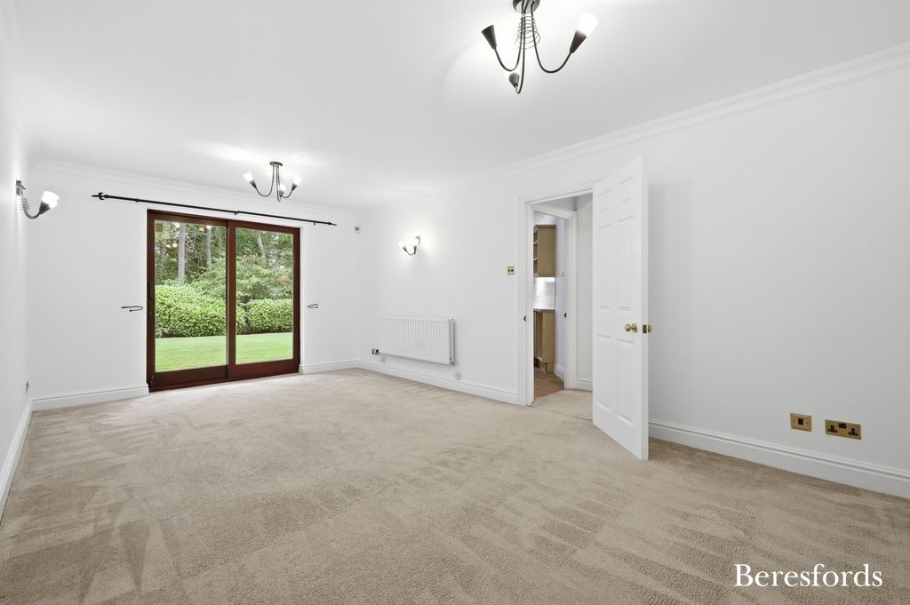Property photo 3 of 16 Picture No. 12