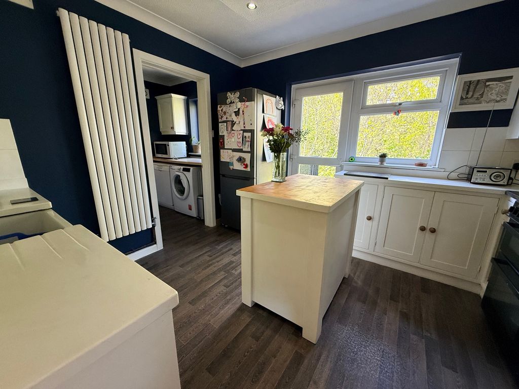 Property photo 3 of 21 Kitchen