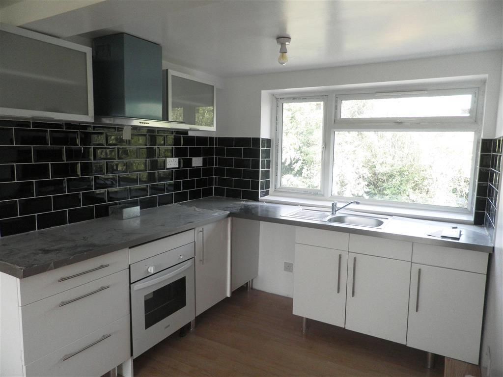 Property photo 2 of 8 Kitchen