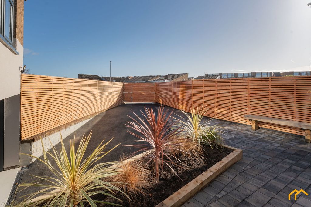 Property photo 2 of 49