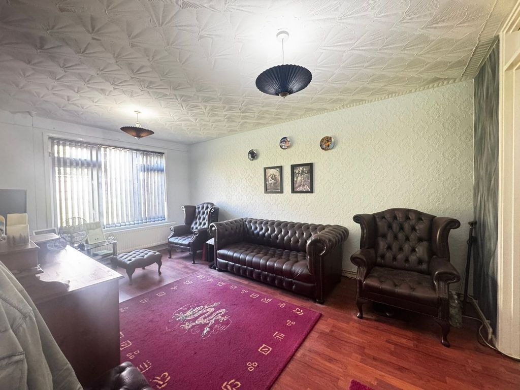 Property photo 2 of 6 Lounge