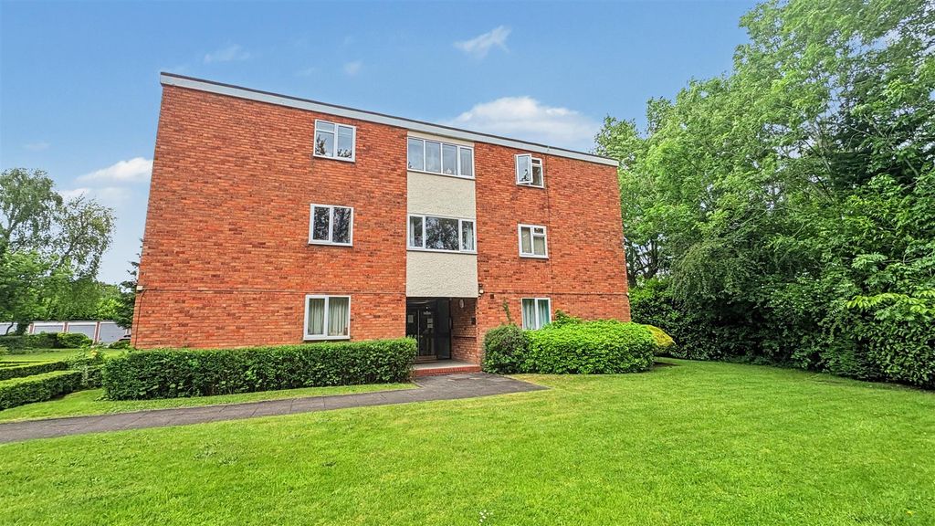 Property photo 1 of 16 Approach